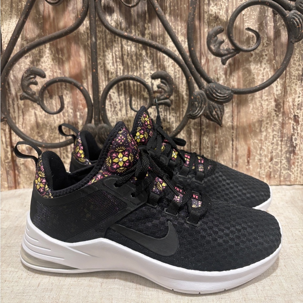 Nike Women's 6!Air Max Bella Tr 2  Black Floral Accent Running Shoes Sneakers